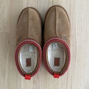 Ugg tazz platform slippers- chesnut, size 9 (US)